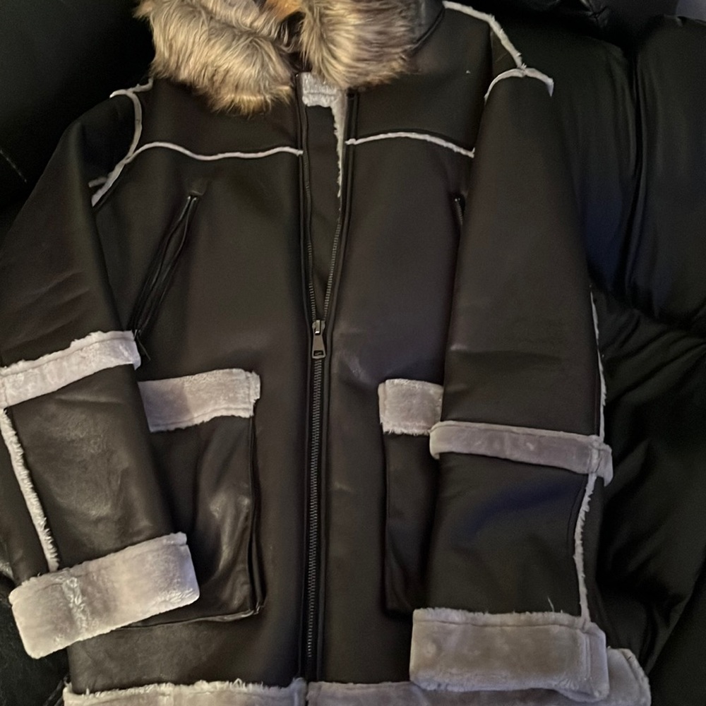 Robert phillipe shearling XL brand new only worn once